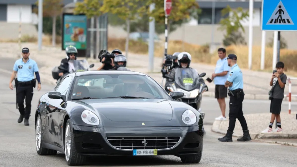 Жозе Моуриньо вернулся в «Бенфику» на Ferrari от Абрамовича