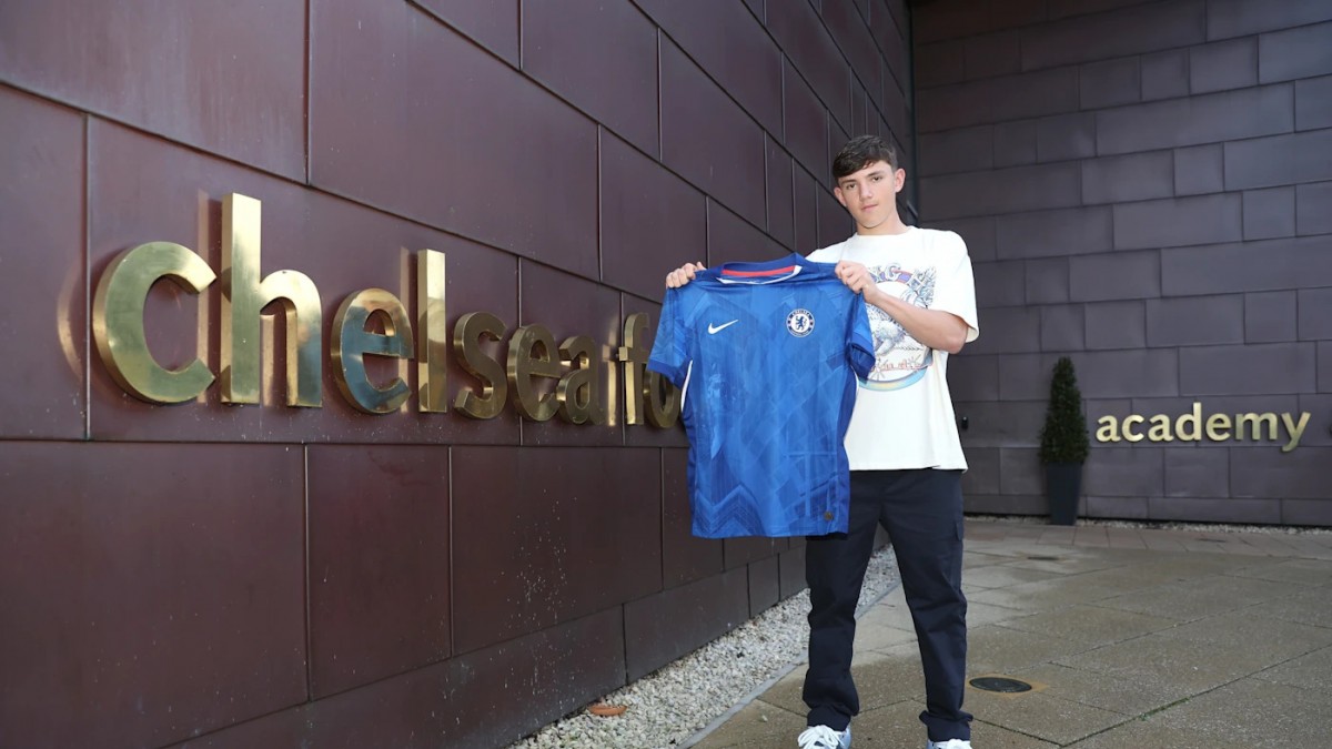 Официально: Реджи Уолш подписал первый профессиональный контракт с «Челси»