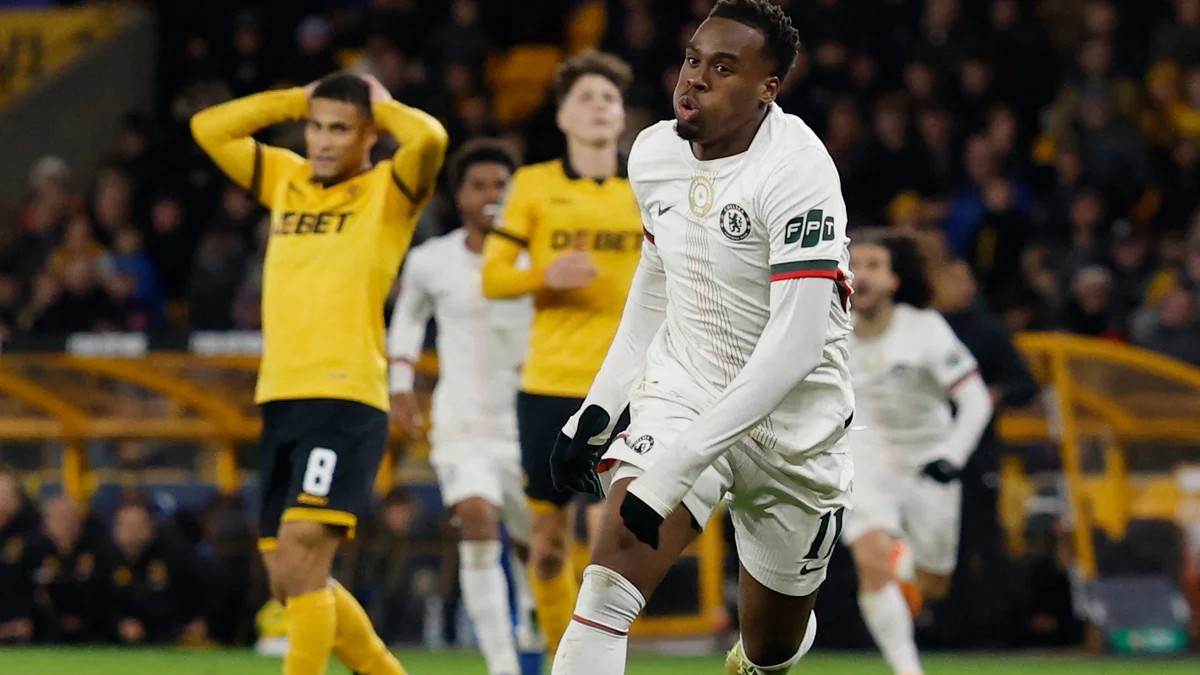 Гиттенс забивает потрясающий гол, помогая «Челси» уйти от позора