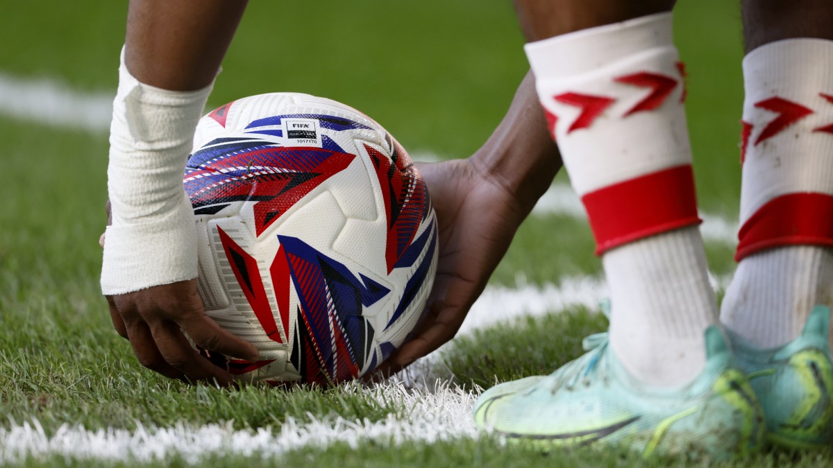 IFAB обсуждает введение лимита времени на ауты и расширение полномочий VAR