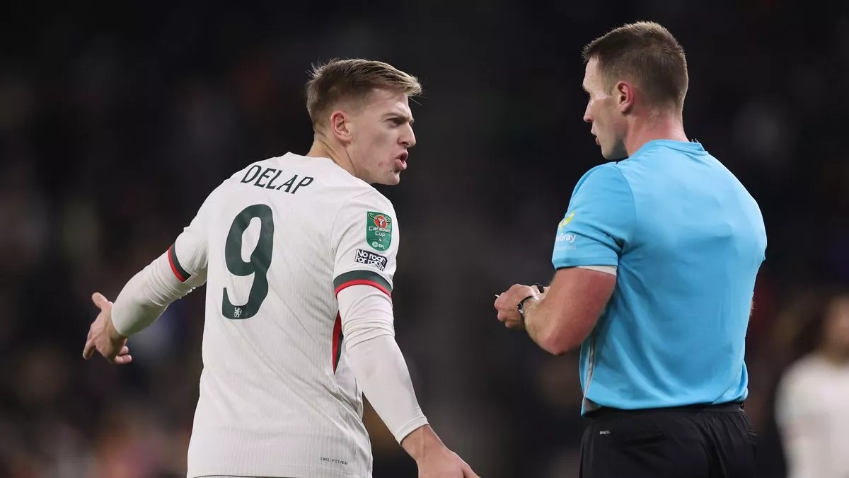 Лиам Делап получил красную карточку в первом матче после травмы