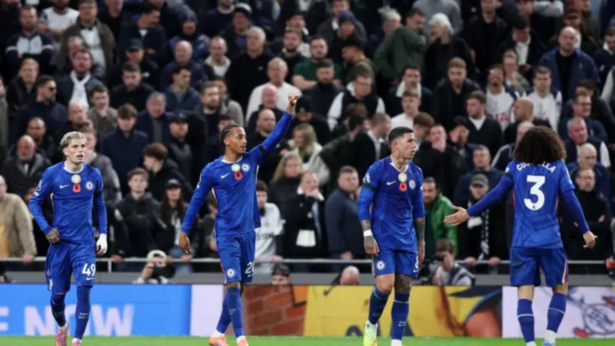 Подарок от «Тоттенхэма»: Жоау Педро открывает счет в дерби после двойной ошибки «Шпор»