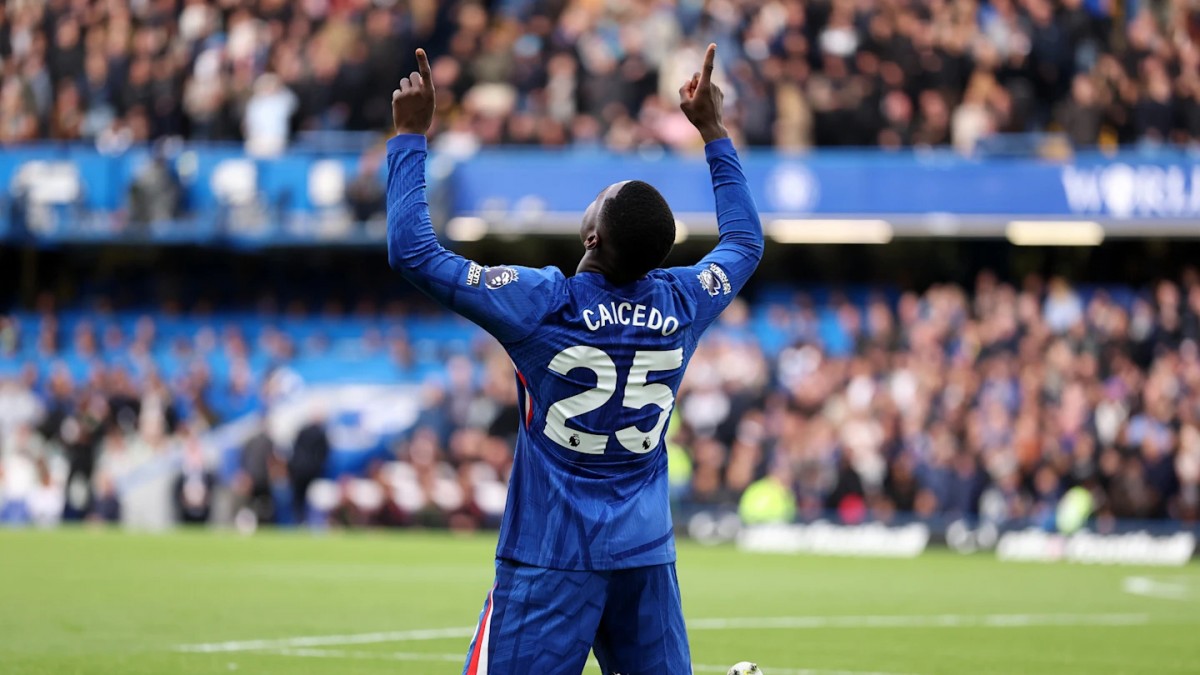 Кайседо забирает награду за лучший гол «Челси» в октябре!