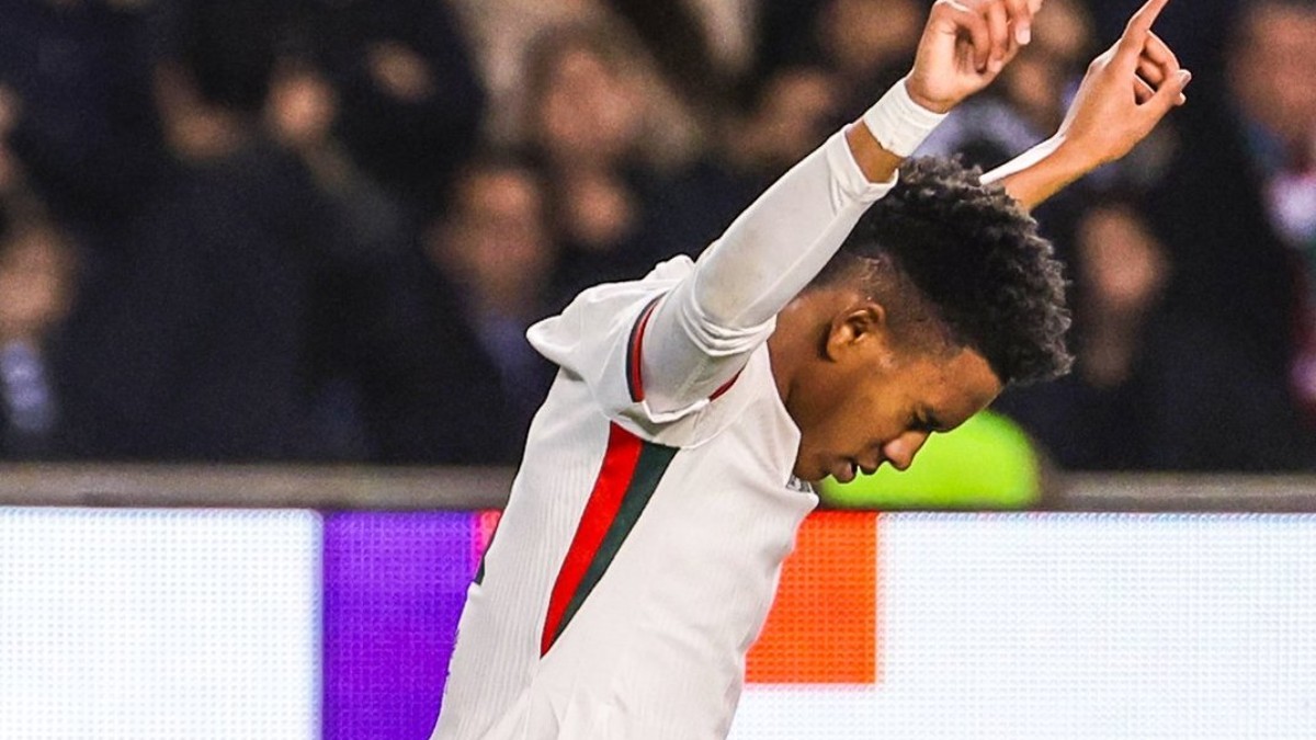 Историческое достижение: Эстевао стал первым южноамериканцем до 18 лет, забившим в двух матчах ЛЧ подряд