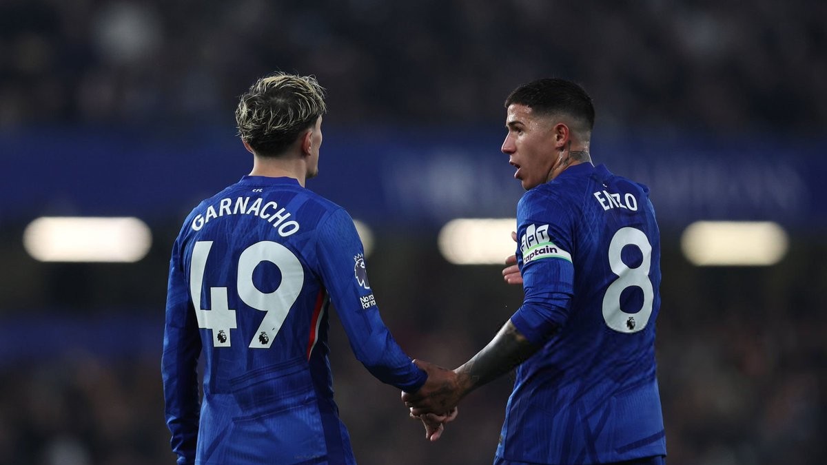 Энцо Фернандес взял Гарначо под свое крыло в «Челси»