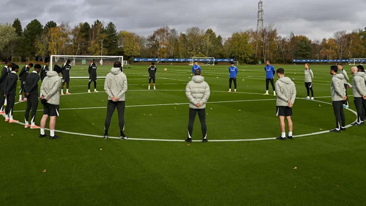Тренировка «Челси» началась с двухминутного молчания