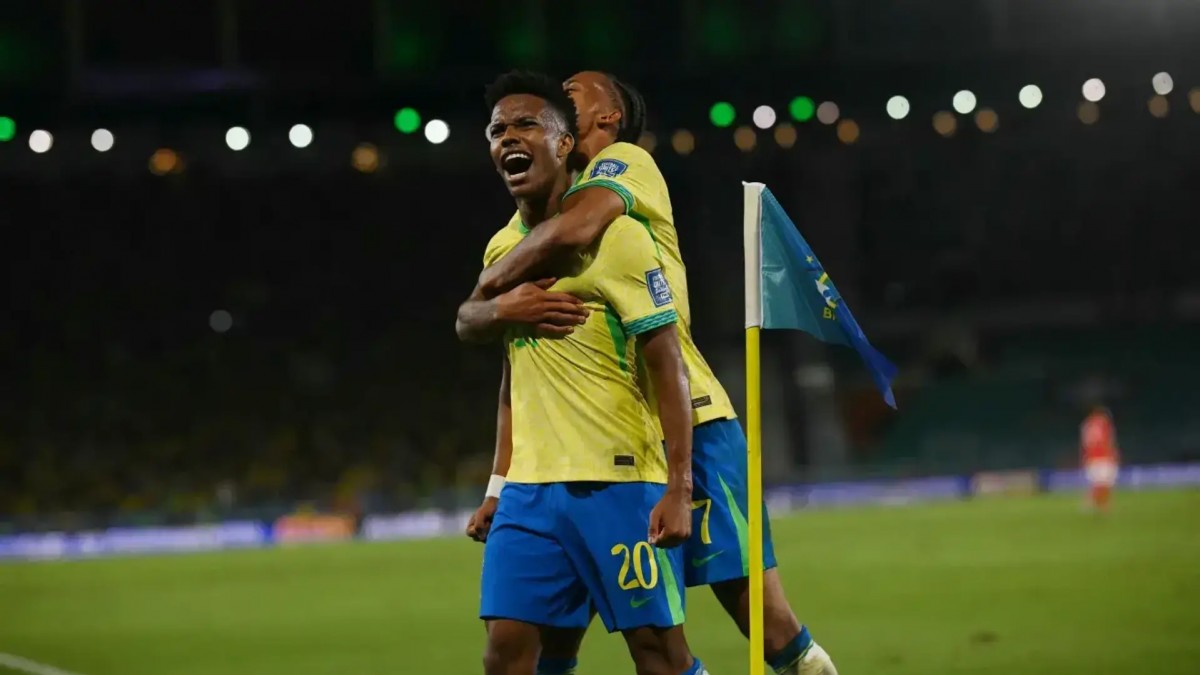 «Будущий Неймар»: Дини назвал Эстевао единственным «монстром» в атакующей линии «Челси»