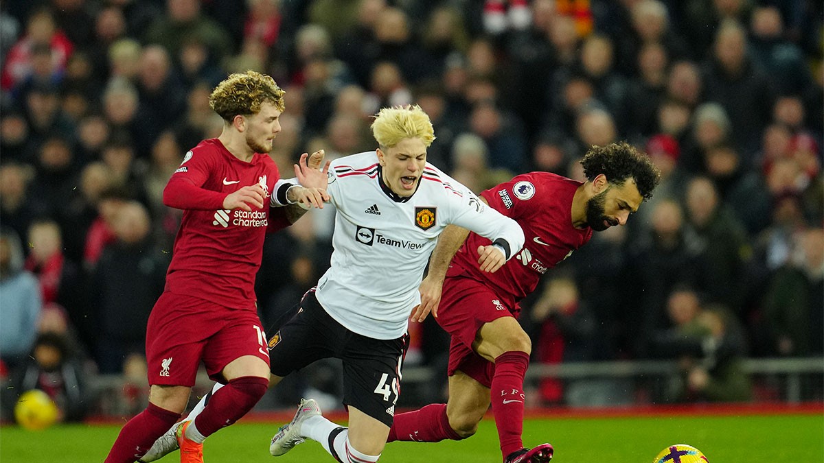 Бывший глава PGMOL раскритиковал Гарначо и Салаха за частые симуляции на поле