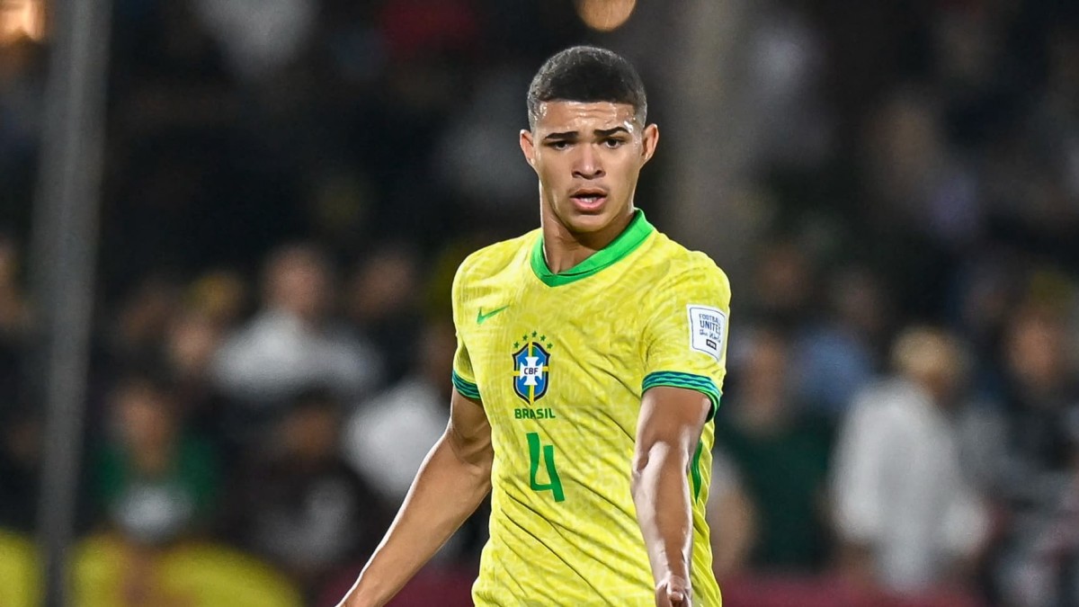 «Челси» и МЮ готовят официальное предложение по капитану сборной Бразилии