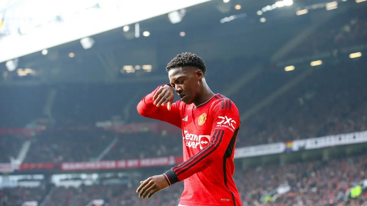 Легенда «Манчестер Юнайтед» всеми силами уговаривает игрока «красных дьяволов» перейти в «Челси»