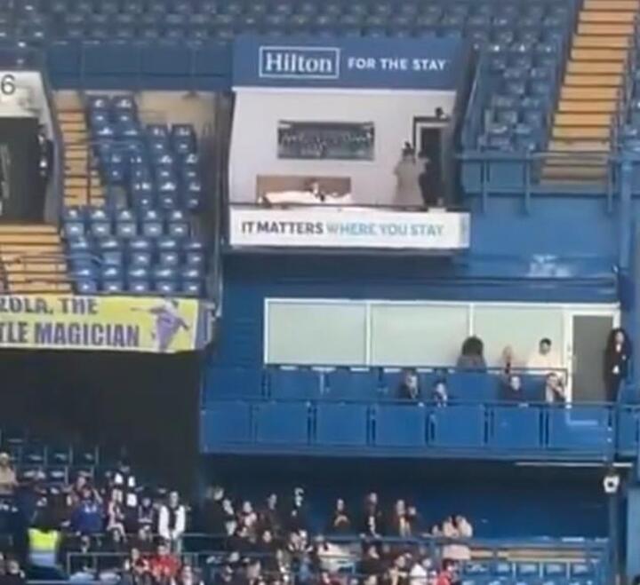 футбольные фанаты. дебош фанатов на улицах. драка футбольных фанатов. дебош фанатов на улицах. немецкие туристы футбол.