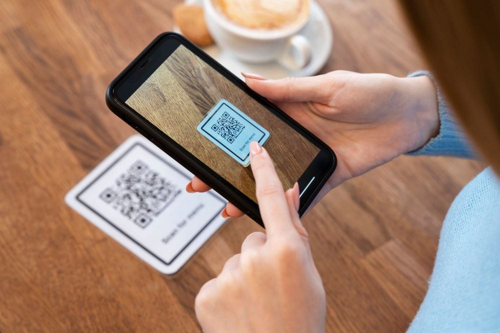 Онлайн-меню по QR-коду: как улучшить сервис в кафе и ресторане Онлайн-меню по QR-коду: как улучшить сервис в кафе и ресторане