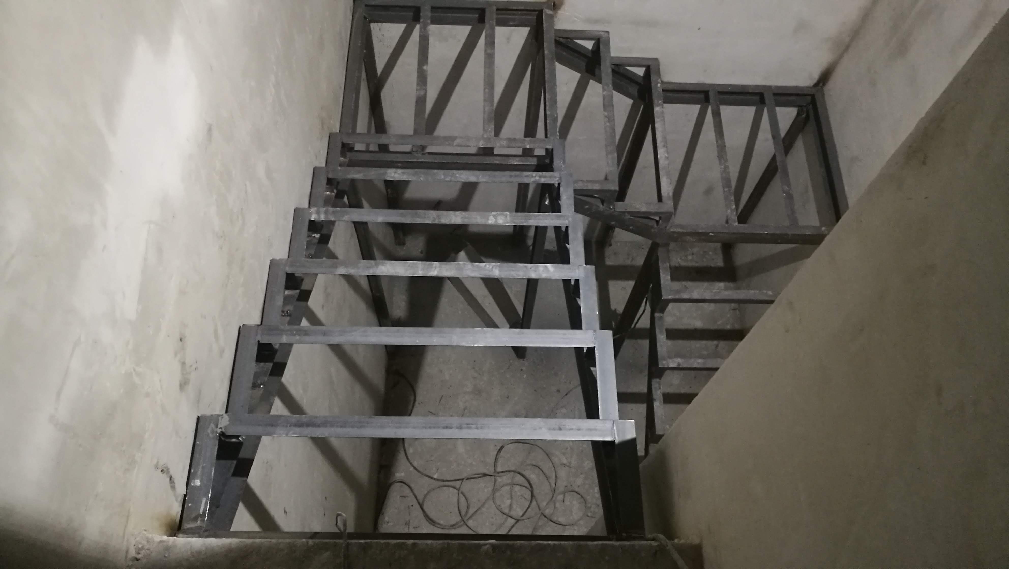 Производство и установка лестниц